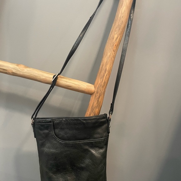 Margot soft leather cross body bag - Picture 2 of 7